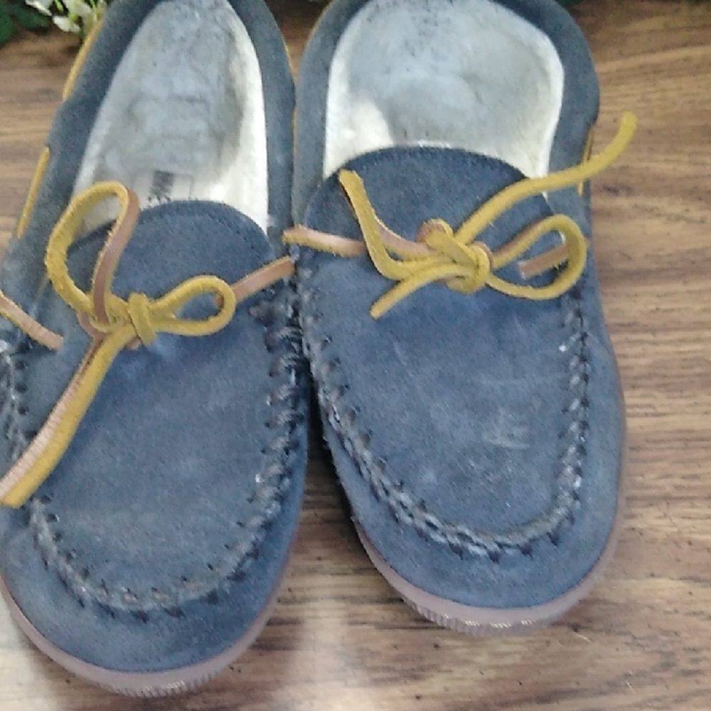 💙Minnetonka Cozy Shearling Lined Slippers Blue Leather Size 8
